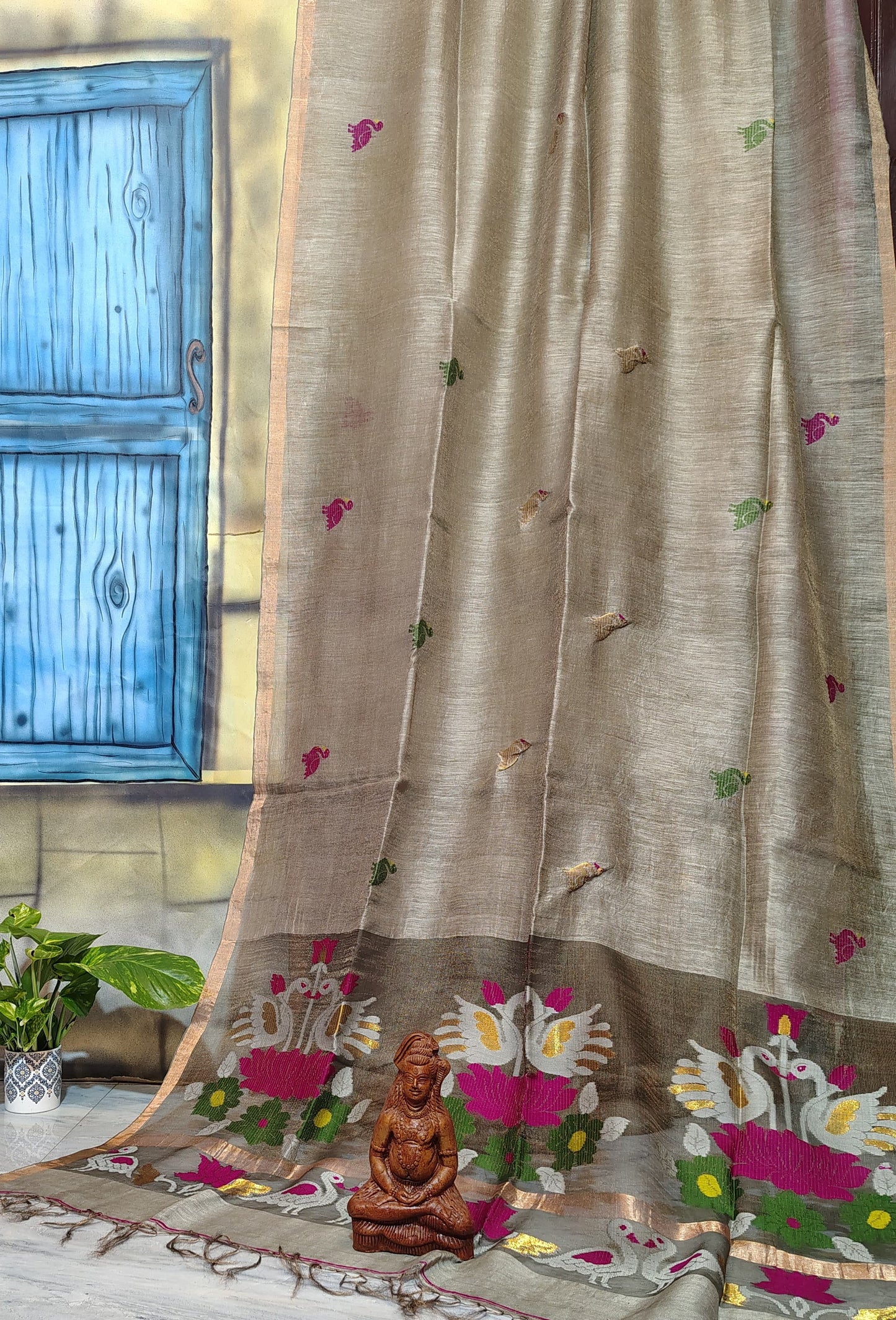 Shankh premium Silk Linen saree featuring an intricate Jamdani weave and elegant Resham Palla, crafted in traditional handloom style by Rihyaaz.