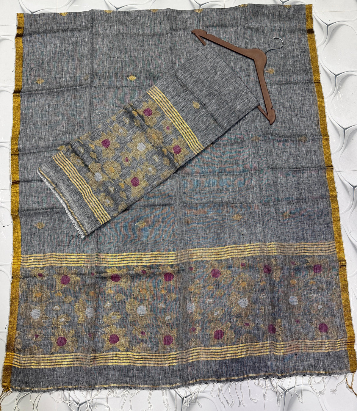 Gray zari weaved pure linen Jamdani suit set with 2.6 meter top and 2.5 meter Tassels dupatta by Rihyaaz 