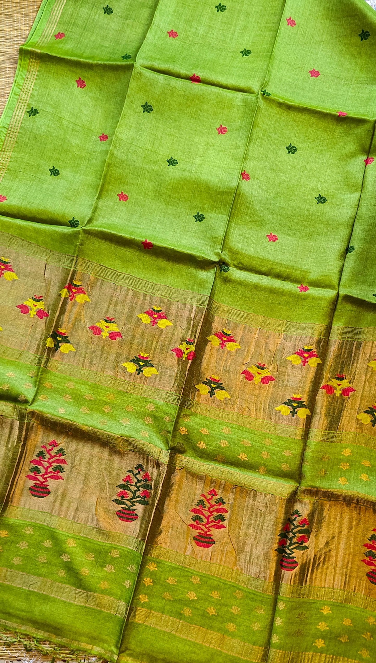 Ritwik premium Green tissue tussar saree with Paithani-inspired pallu and all-over Jamdani woven butta, featuring a running blouse piece from Rihyaaz’s exclusive festive collection.