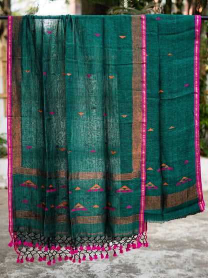 𝓟𝔂𝓻𝓪𝓶𝓲𝓭 Jayshree Linen by Linen Jamdani suit and dupatta with contrasting-colour thread-woven detailing and elegant zari border, crafted by Rihyaaz.