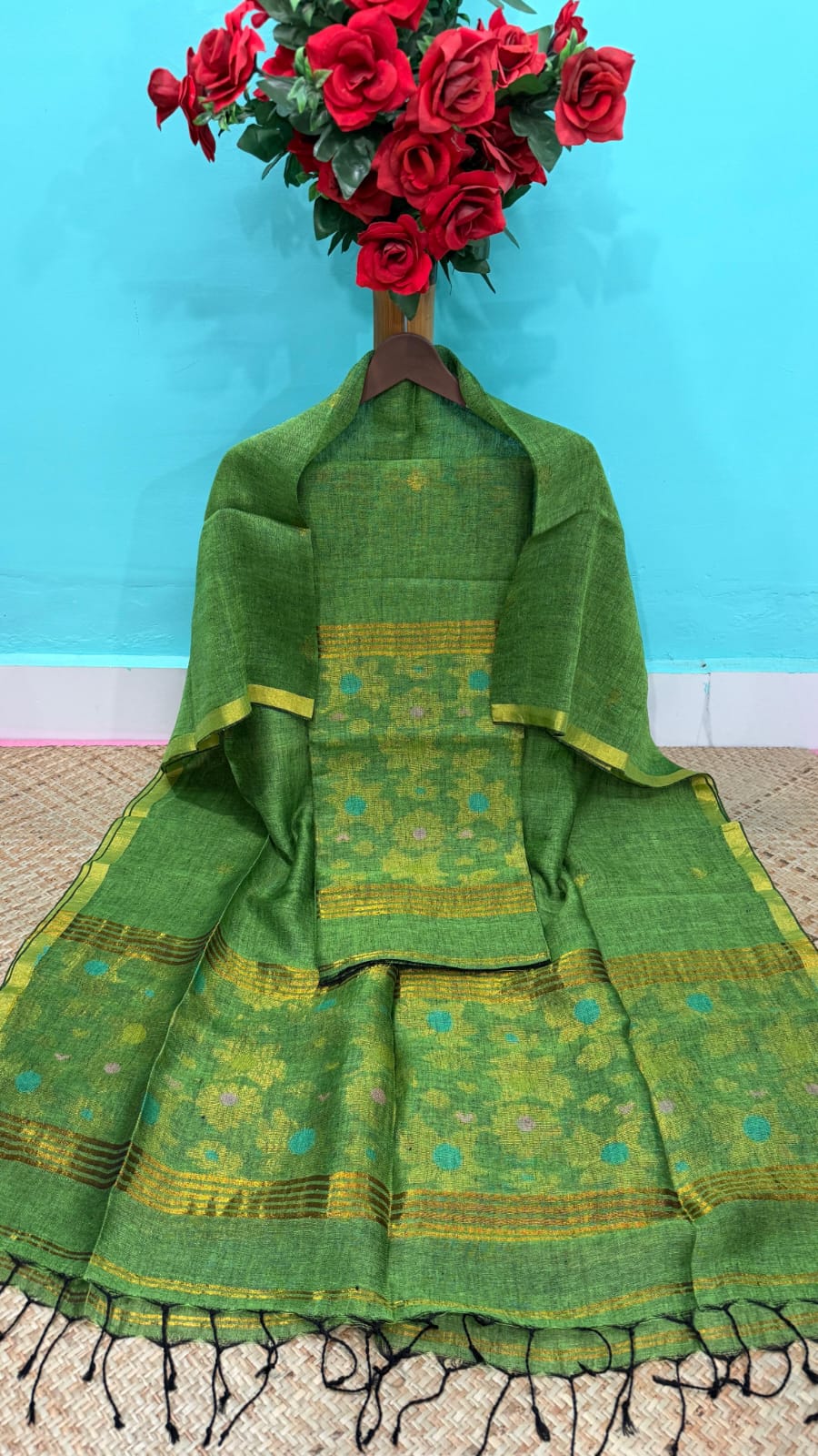 Floret linen floral weaved Jamdani suit set by Rihyaaz