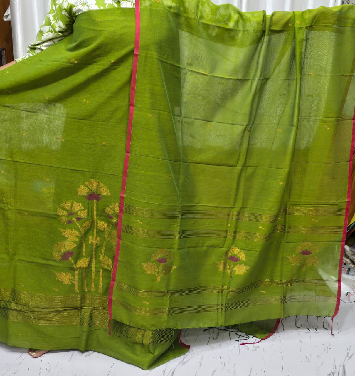 Tora – Mul Cotton Dual Zari Woven Jamdani Suit with handwoven elegant dual zari floral motif detailing on soft, lightweight cotton fabric. A handwoven elegance by Rihyaaz.