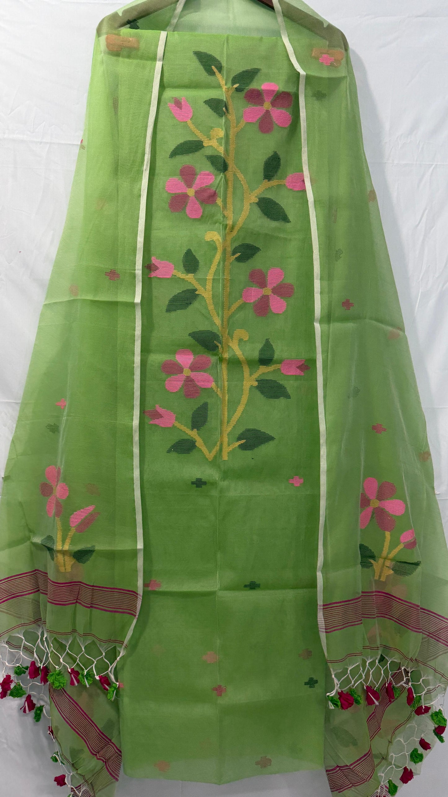Rihyaaz Muslin Jamdani suit with handwoven detailing, 2.5 meter top and 2.5 meter tassel-finished dupatta.