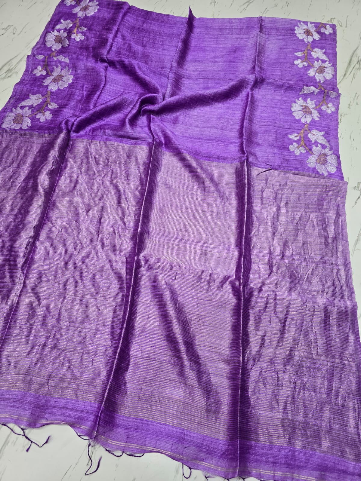 Jui Lavender Purple Pure Motka Silk Saree with blouse piece from Rihyaaz. Premium-quality silk with Silk Mark authenticity, perfect for festive and traditional occasions.