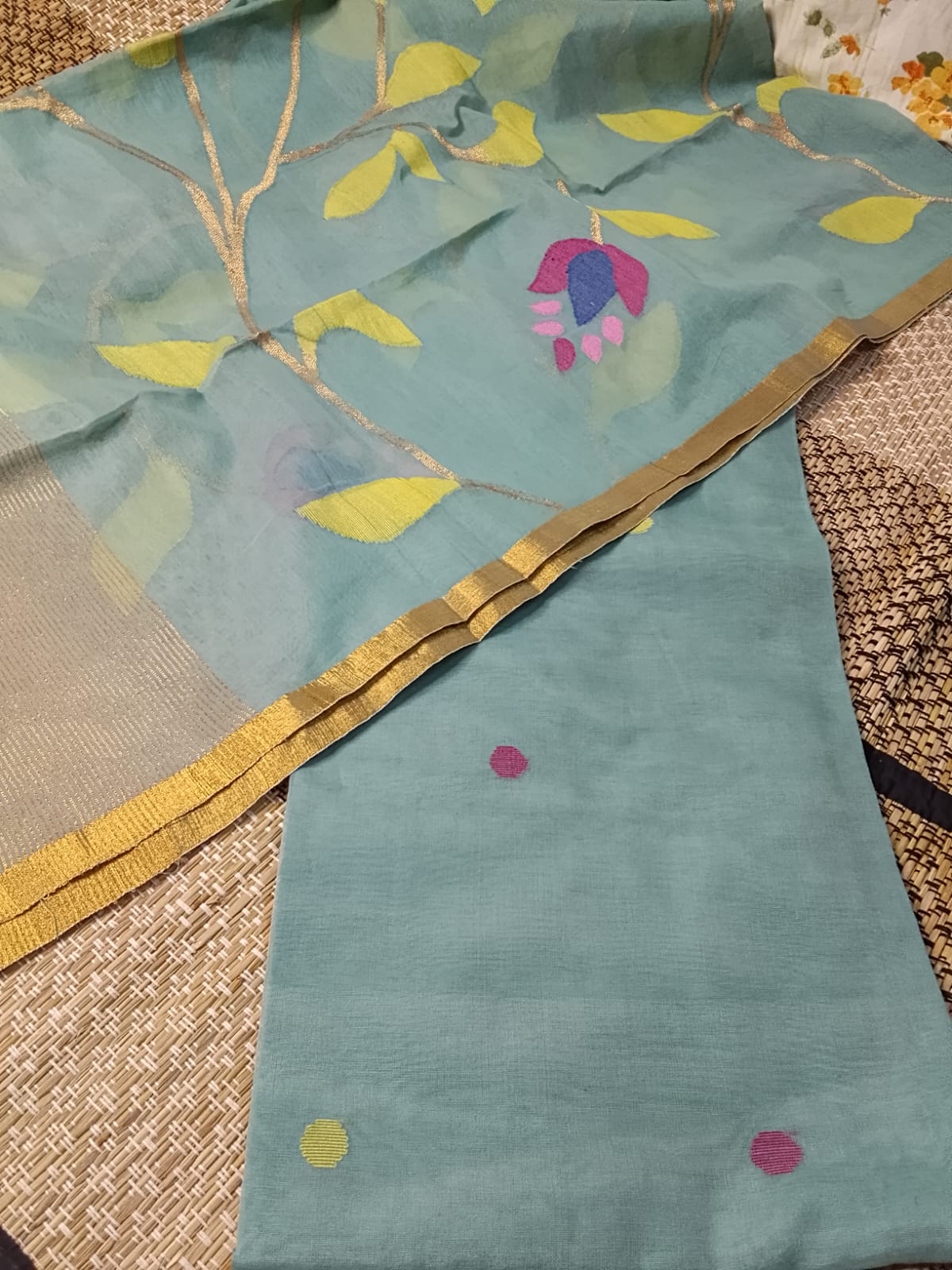 Madhabilata muslin cotton handwoven Needle Jamdani suit with intricate jaal-weaved dupatta by Rihyaaz