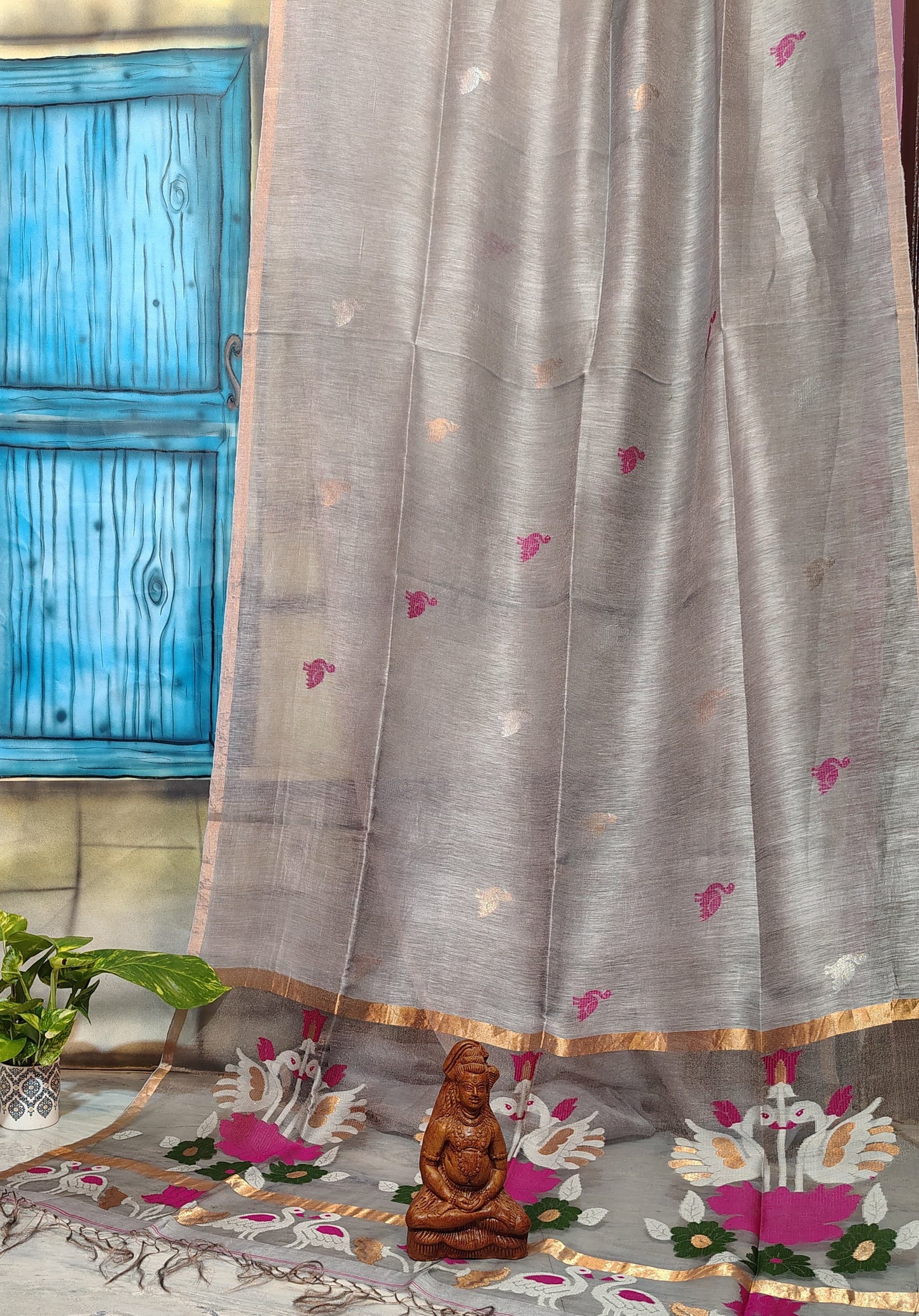 Shankh premium Silk Linen saree featuring an intricate Jamdani weave and elegant Resham Palla, crafted in traditional handloom style by Rihyaaz.
