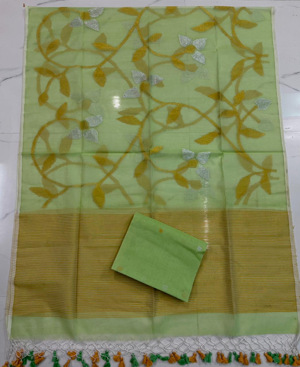 Rihyaaz Muslin Jamdani suit with handwoven detailing, 2.5 meter top and 2.5 meter tassel-finished jal work dupatta.