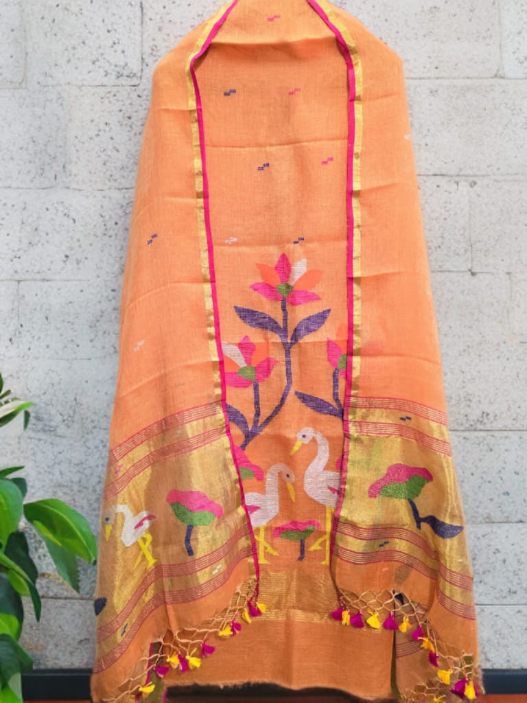 Kora Jayshree pure linen handwoven Jamdani kurti and dupatta set by Rihyaaz, featuring premium-quality traditional Indian handloom weaving.