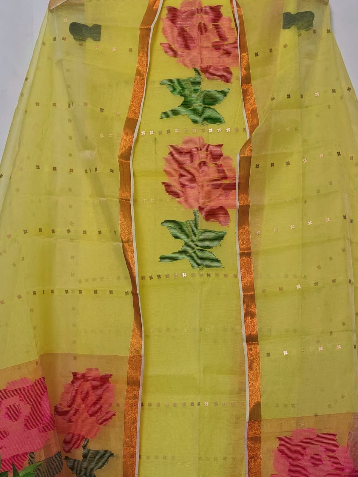 𝓡𝓸𝓼𝓪𝓵𝓲𝓷 silk muslin sequin-weaved needle Jamdani suit with tissue palla Jamdani dupatta by Rihyaaz, showcasing intricate handloom craftsmanship and elegant traditional detailing.