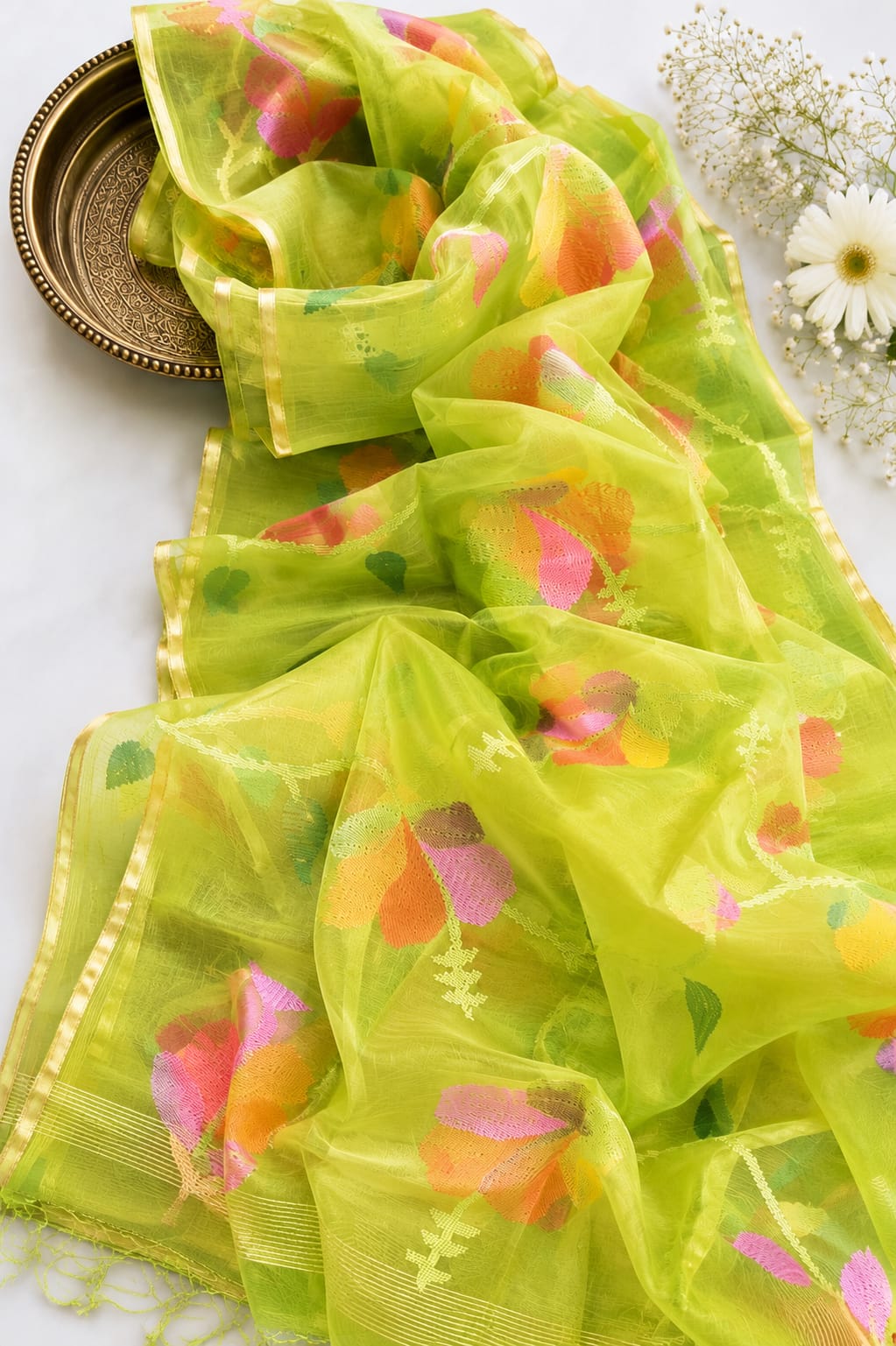 Blossom muslin Jamdani saree with allover floral handwoven motifs by Rihyaaz