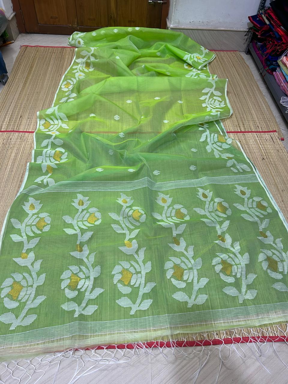 𝓢𝓻𝓲𝓵𝓪𝓽𝓱𝓪 – Pure Muslin Jamdani Saree | Premium Handwoven Saree | Rihyaaz