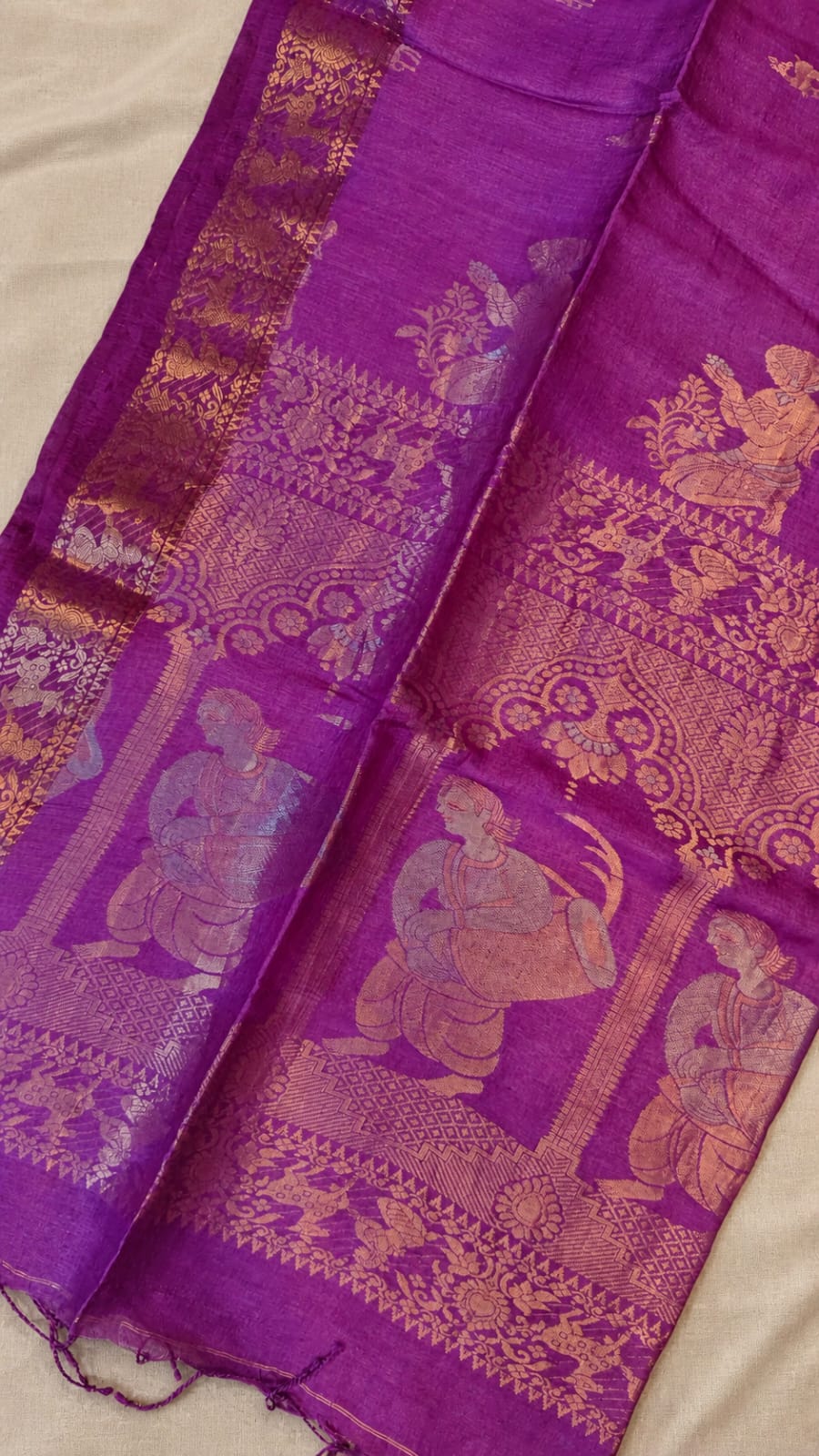 Dhakai exclusive pure Bengal tussar silk saree featuring elegant Tussar Swarnachuri weave, paired with a running blouse piece, from Rihyaaz’s premium handloom collection.