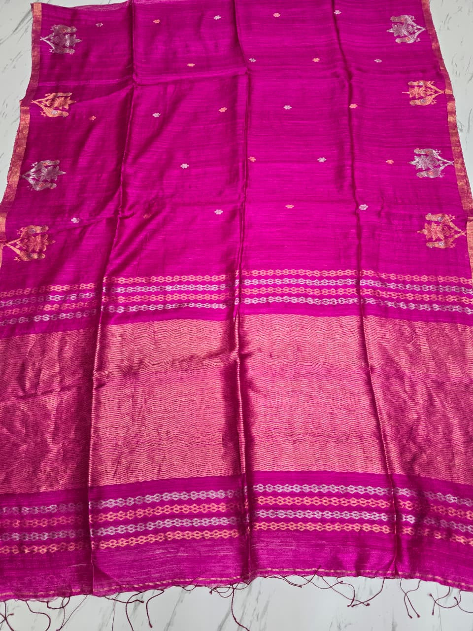 Suhina by Rihyaaz Fashions, Magenta pure Matka silk handwoven saree with running blouse piece. Featuring authentic silk texture, and Silk Mark certification, traditional Indian handloom craftsmanship and elegant festive styling.
