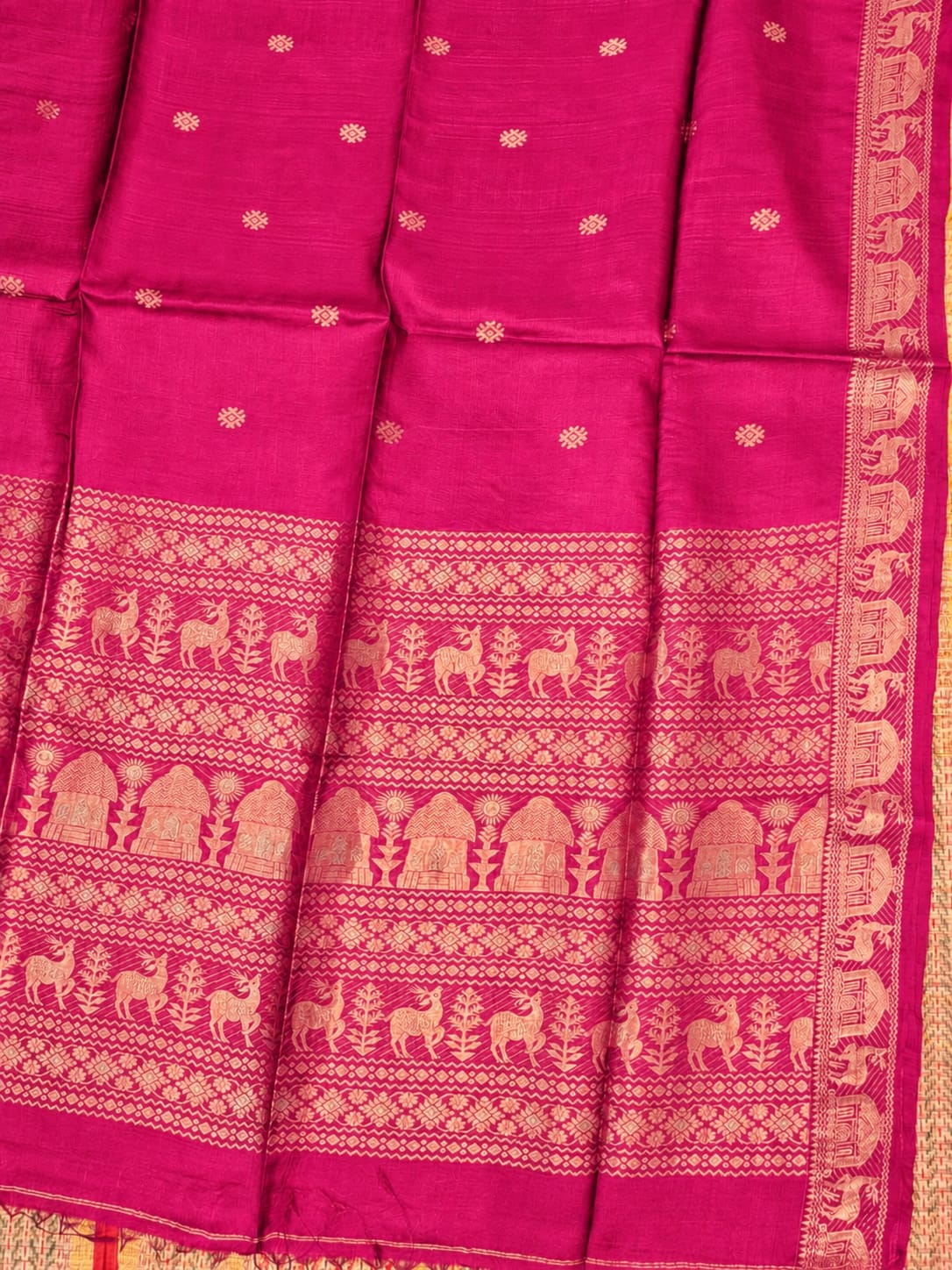 Hiran Magenta pure Bengal Tussar silk Swarnachuri saree by Rihyaaz Fashions with running blouse piece.