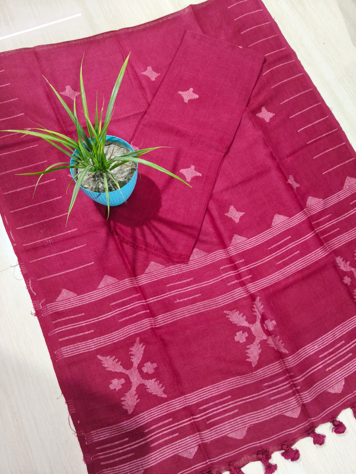 Sparsh linen Jamdani suit with 3-meter top and 2.5-meter tasselled dupatta by Rihyaaz