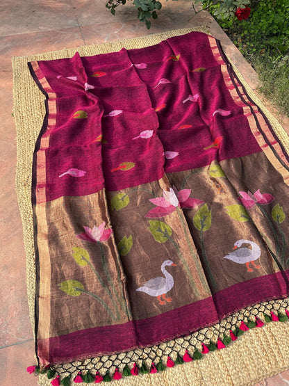 Meenal linen tissue palla Paithani Jamdani saree by Rihyaaz with intricate traditional Lotus and Swan motifs to give an elegant festival look.