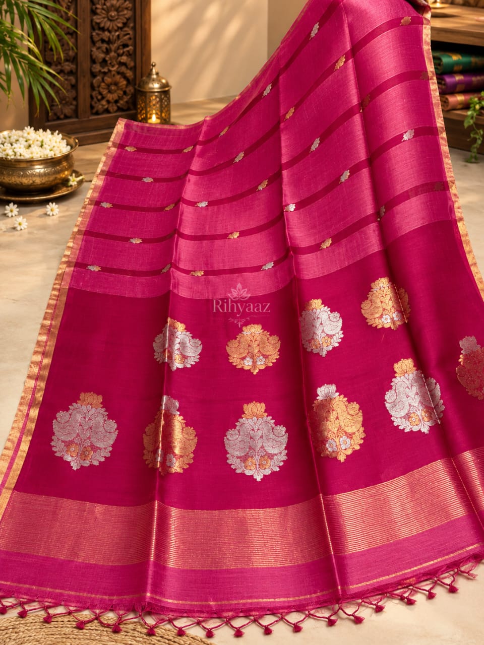 Aarti magenta premium Resham by linen silk dual zari weaved Jamdani saree with intricate handwoven Jamdani detailing by Rihyaaz Fashions