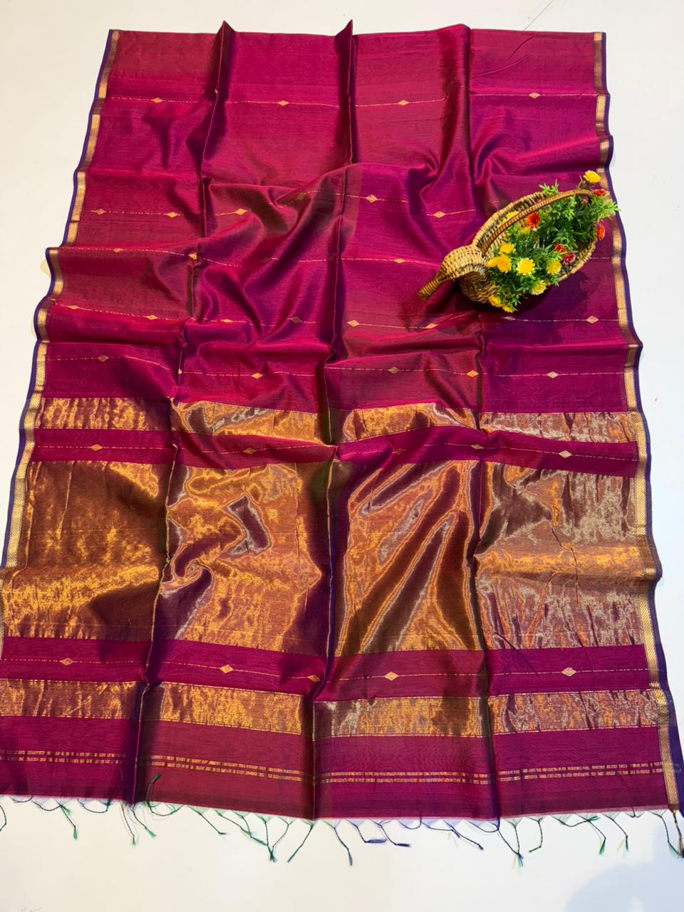 Noor, magenta premium silk dual-tone Maheshwari saree by Rihyaaz Fashions, blending traditional Indian handloom elegance with timeless festive styling.