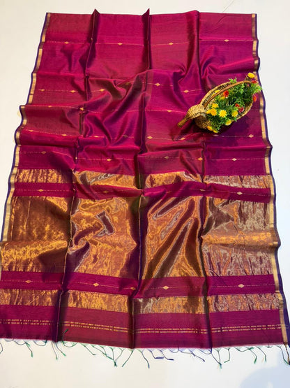 Noor, magenta premium silk dual-tone Maheshwari saree by Rihyaaz Fashions, blending traditional Indian handloom elegance with timeless festive styling.