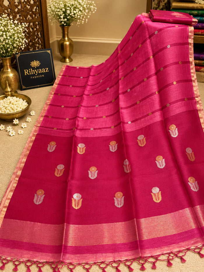 Shop Moss Magenta Silk Linen Resham Palla Sona Rupa Dual Zari Weaved Jamdani Saree by Rihyaaz. Handwoven heritage, refined detailing and timeless Indian elegance.