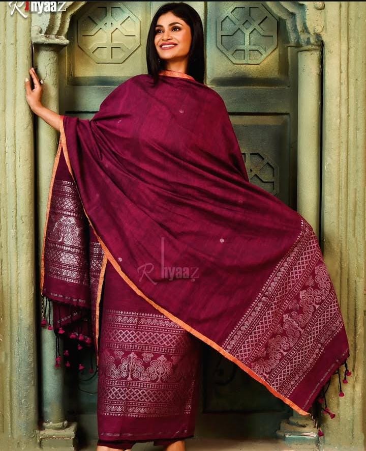 𝓣𝓻𝓪𝔂𝓪 Tissue Linen Korvai Border Suit by Rihyaaz, available in customisable colours and ready to dispatch.