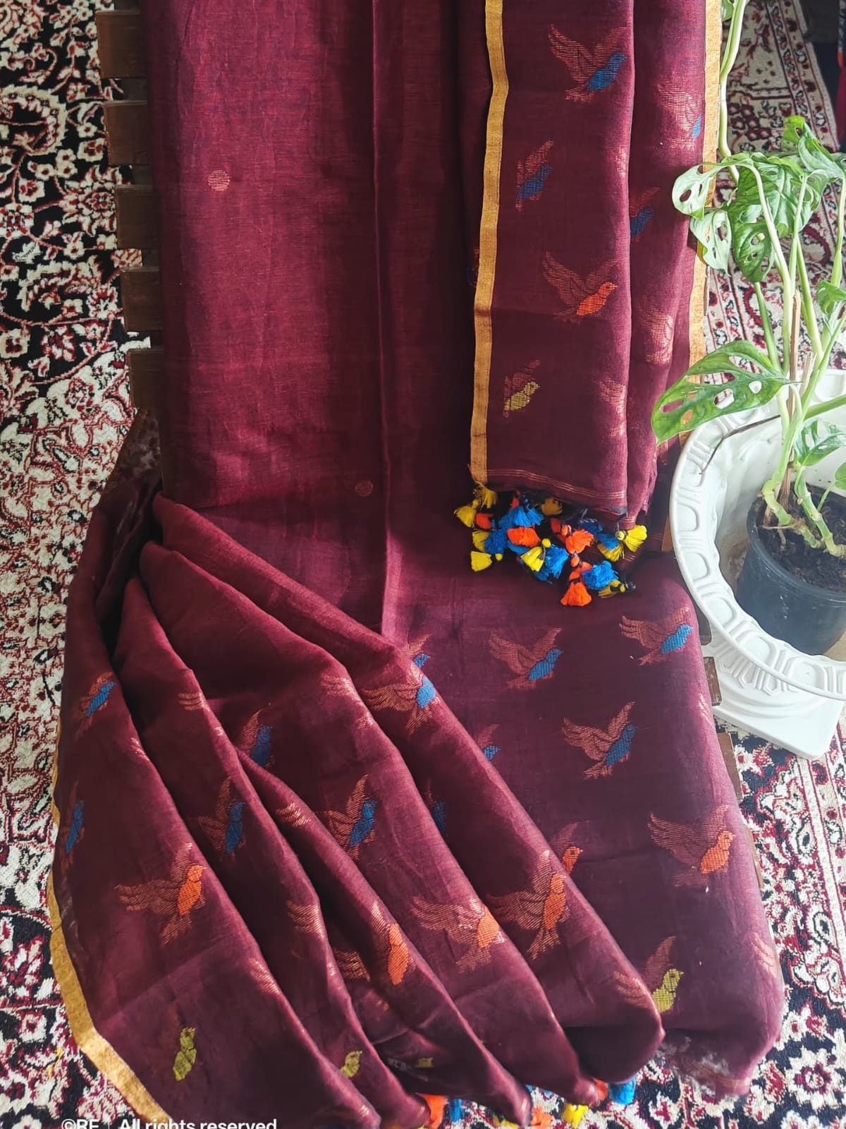 Shalik, an elegant 2-piece Jamdani suit crafted in luxurious linen with intricate zari meenakari detailing by Rihyaaz.