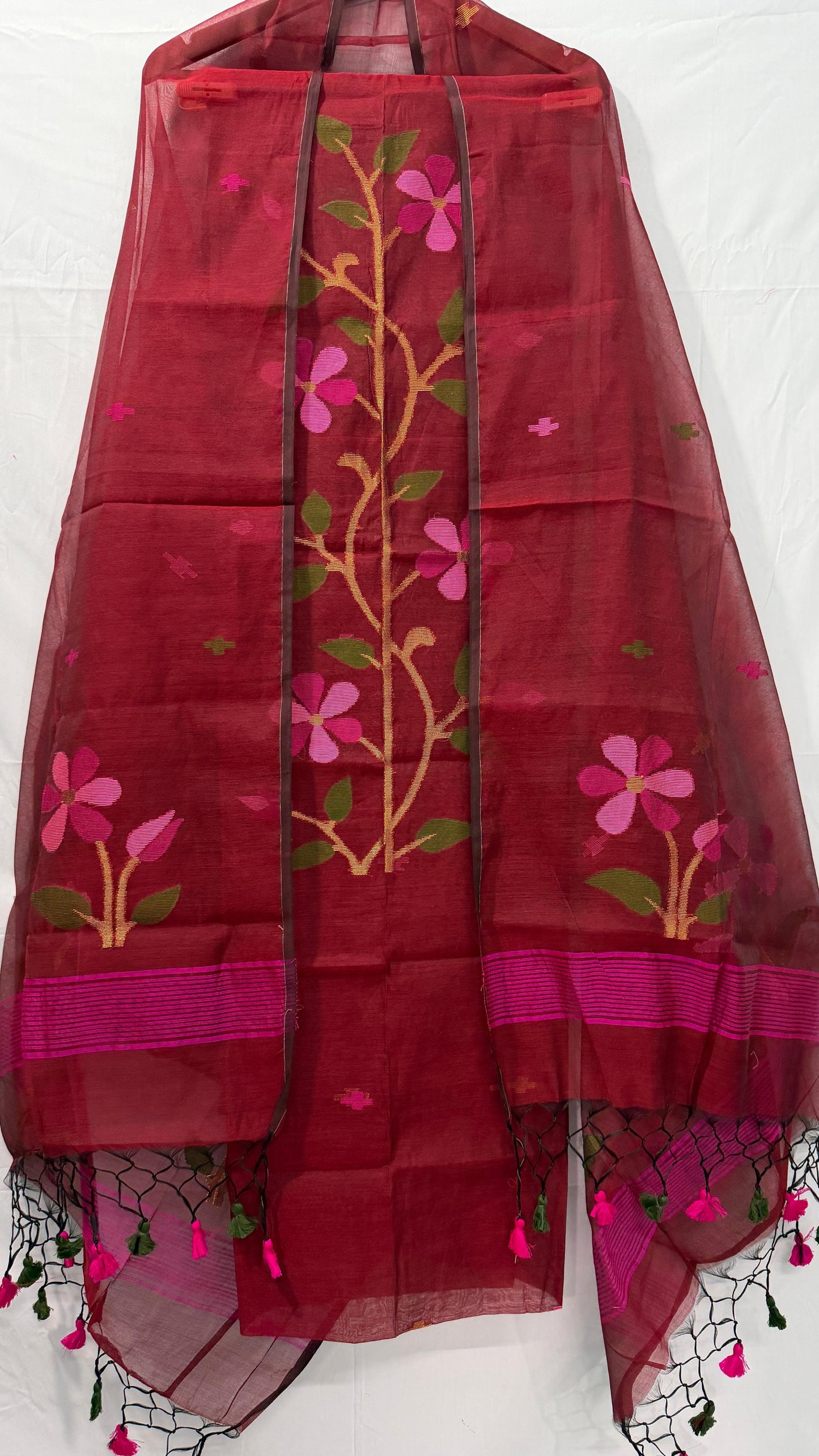 Rihyaaz Muslin Jamdani suit with handwoven detailing, 2.5 meter top and 2.5 meter tassel-finished dupatta.