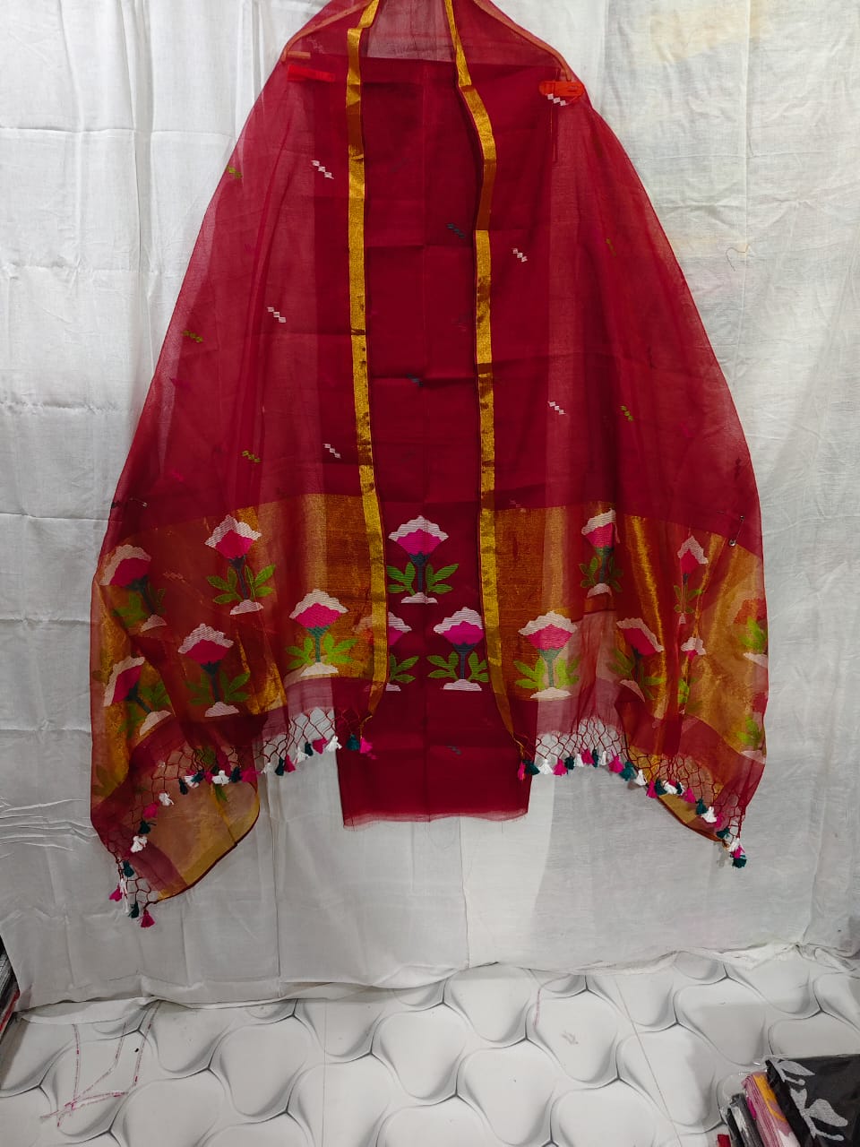 Rihyaaz muslin suit with 2.5 meter top and tasselled 2.5 meter dupatta, elegant ethnic Indian wear.