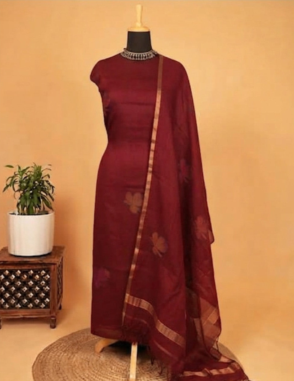 Kaash maroon  pure Jayshree linen and 120 count linen handwoven Jamdani suit set with 3 metre kurta fabric and 2.5 metre dupatta by Rihyaaz Fashions.
