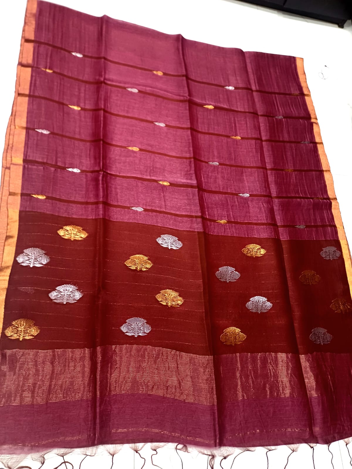 Silkmark Certified Maroon Bengal Handloom Tie and Dye Tushar saree with all-over design, contrast border and blouse piece by Rihyaaz.