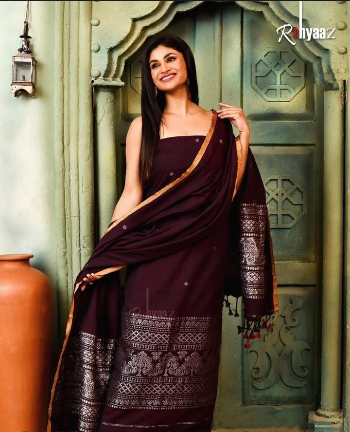 𝓣𝓻𝓪𝔂𝓪 Tissue Linen Korvai Border Suit by Rihyaaz, available in customisable colours and ready to dispatch.