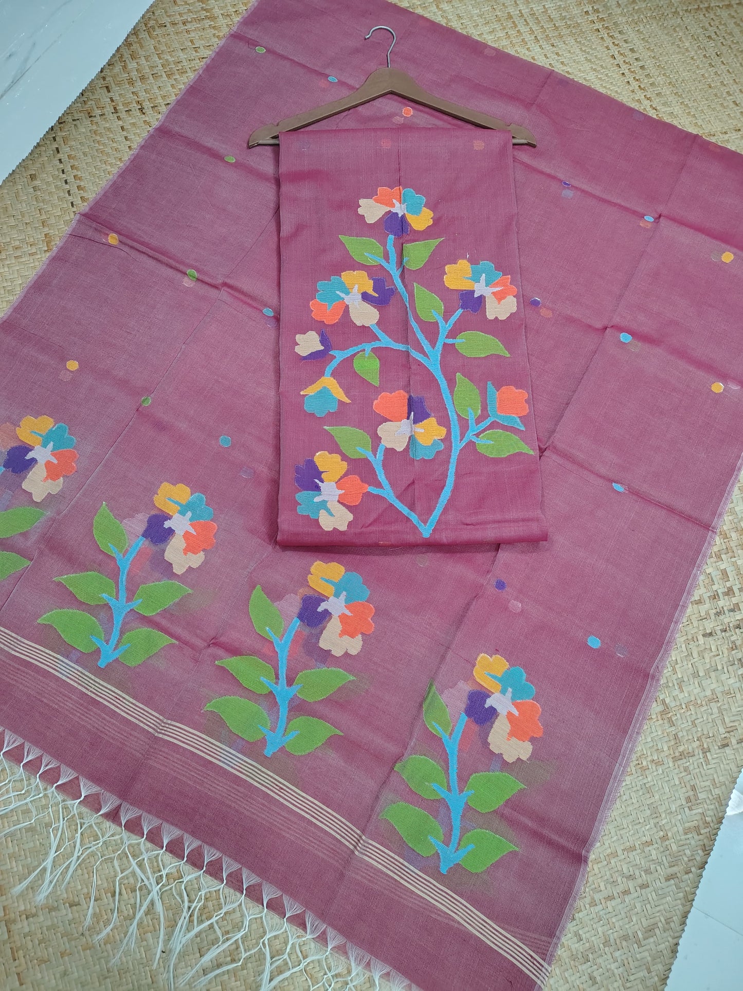 Bethuya Jamdani handwoven suit set by Rihyaaz, crafted in premium Muslin fabric with a beautifully designed 2.5-meter designer dupatta and 2.5-meter top.