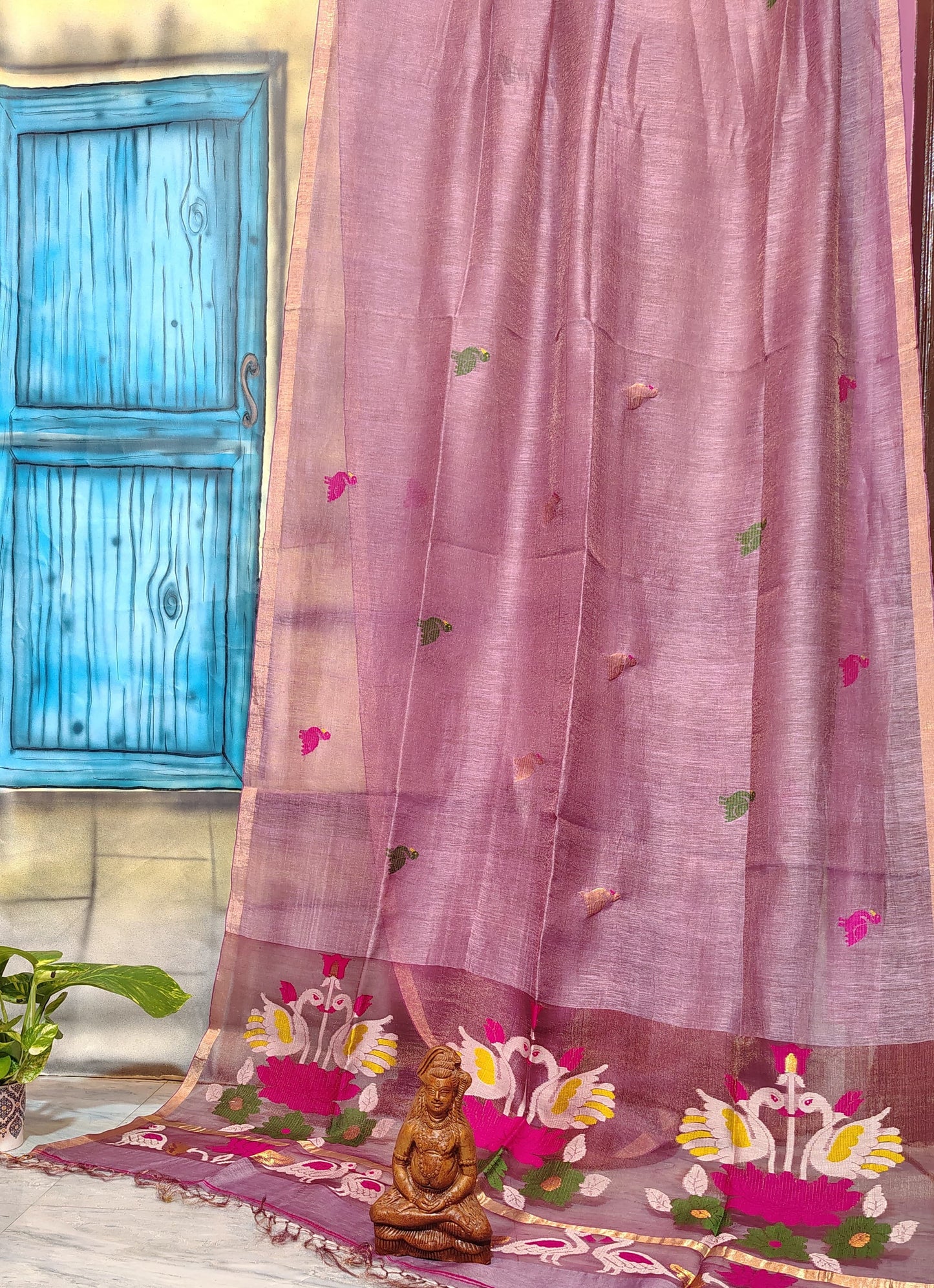 Shankh premium Silk Linen saree featuring an intricate Jamdani weave and elegant Resham Palla, crafted in traditional handloom style by Rihyaaz.