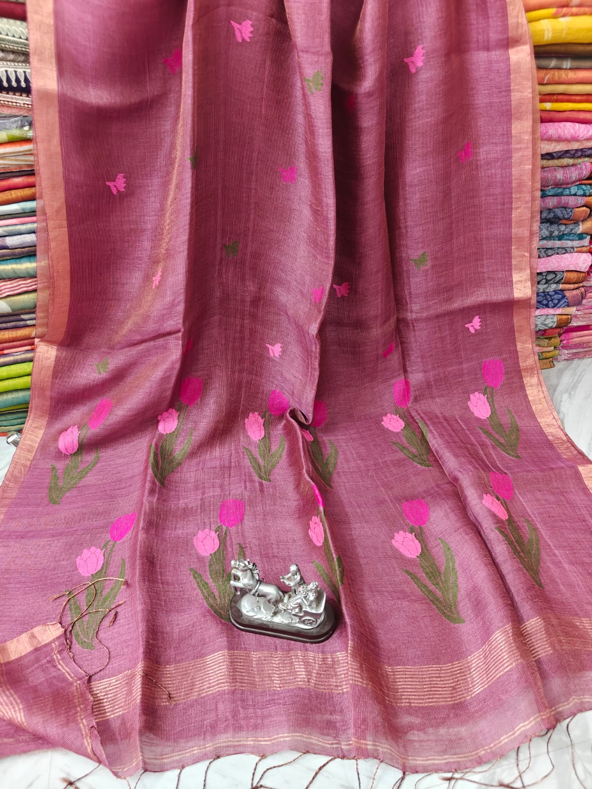 Lilac silk linen saree with intricate Jamdani weaved anchal by Rihyaaz, showcasing elegant traditional Indian handloom craftsmanship.
