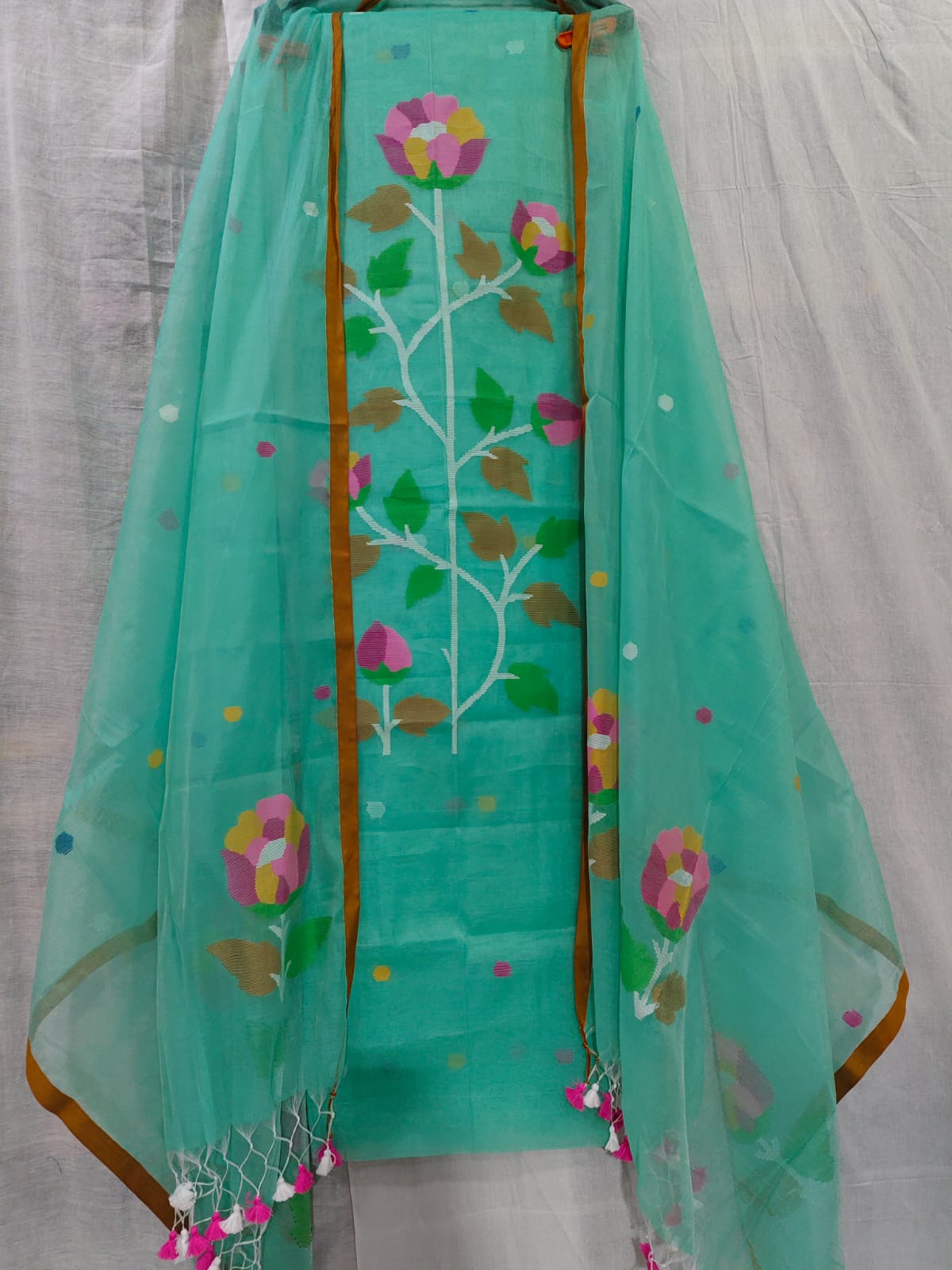 Petunia needle-woven Jamdani Muslin suit set by Rihyaaz, featuring a 2.5-meter top and 2.5-meter dupatta with elegant tassel detailing, showcasing traditional handloom craftsmanship and timeless ethnic style.
