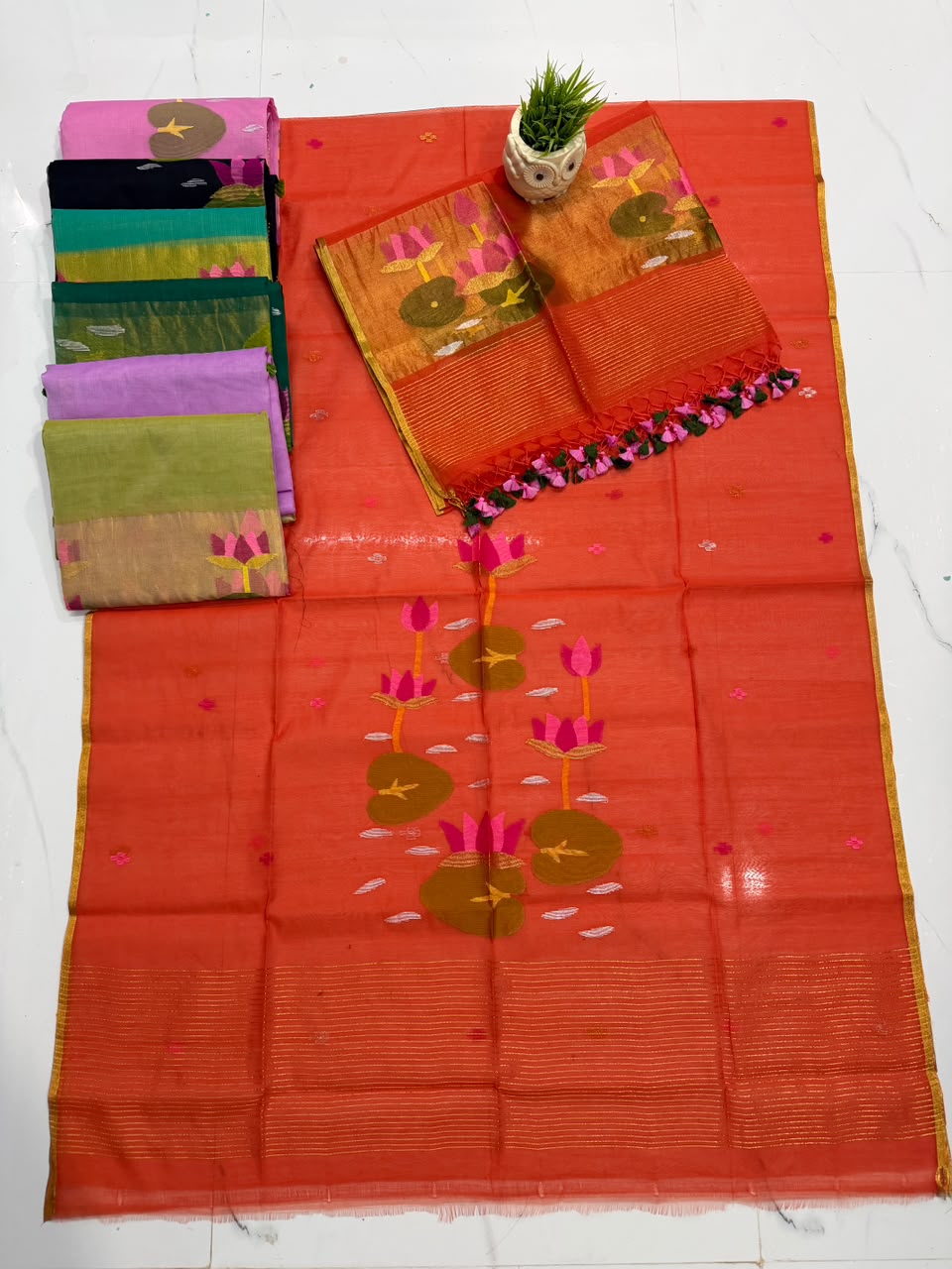 Rihyaaz handwoven Muslin Paithani Jamdani suit set with 2.5-meter top and 2.5-meter tassel-detail dupatta