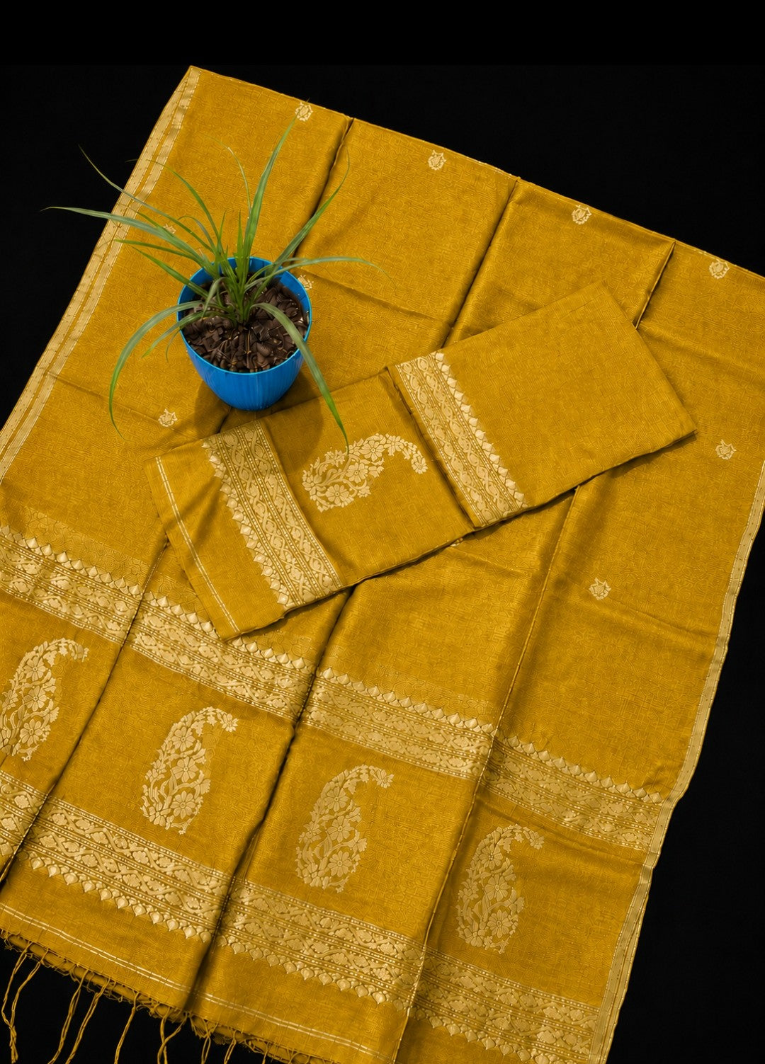 Mahira Silk Linen Kadhuwa Banarasi Weaving Suit by Rihyaaz featuring luxurious traditional Banarasi weaving, premium silk linen fabric, elegant ethnic wear for weddings, festive occasions, and celebrations.