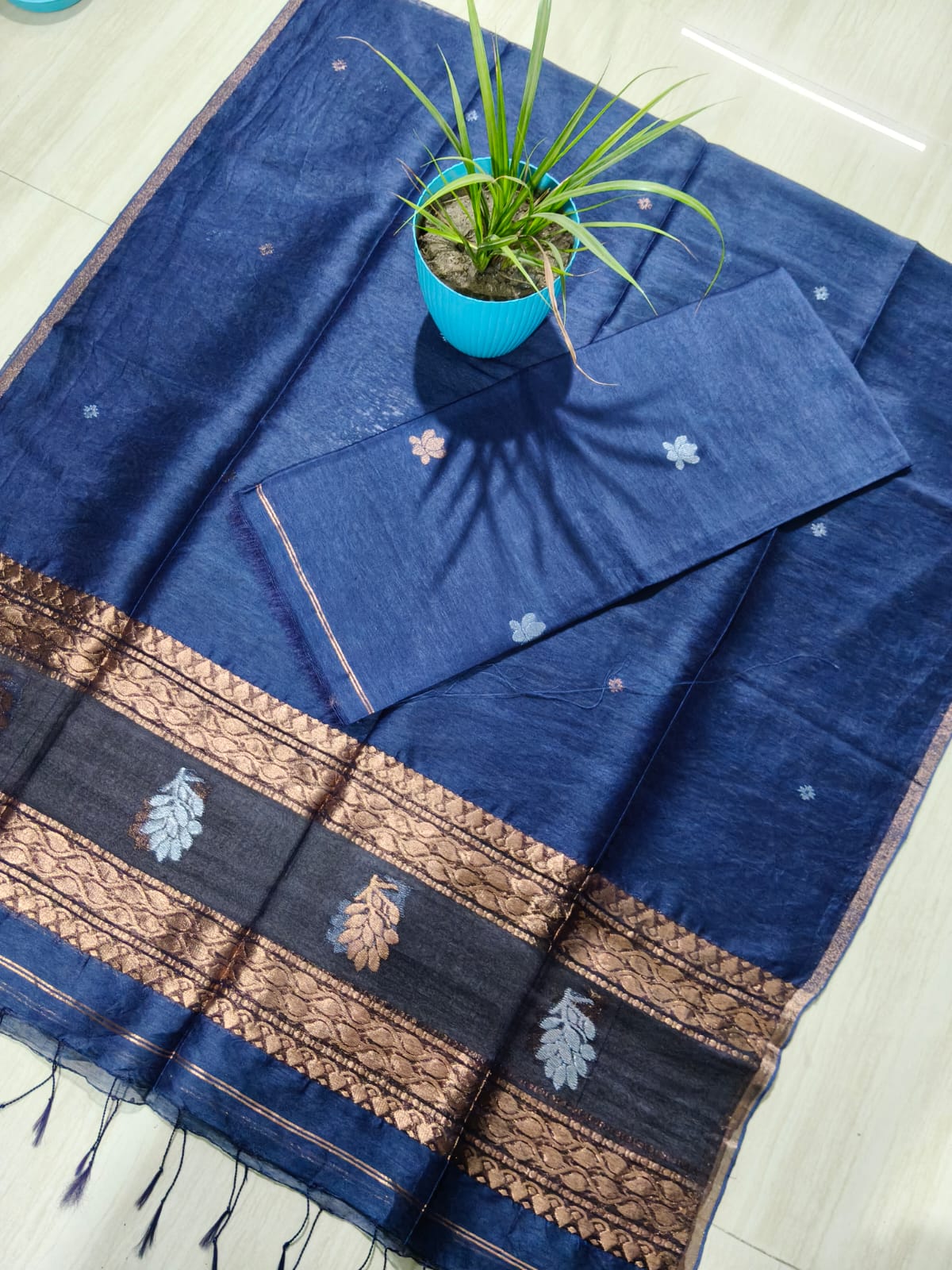 Rashi Silk Linen Lotus Jamdani Suit Set by Rihyaaz featuring a 3-meter silk linen top with a 2.5-meter tassel dupatta, showcasing elegant handwoven Lotus Jamdani craftsmanship.
