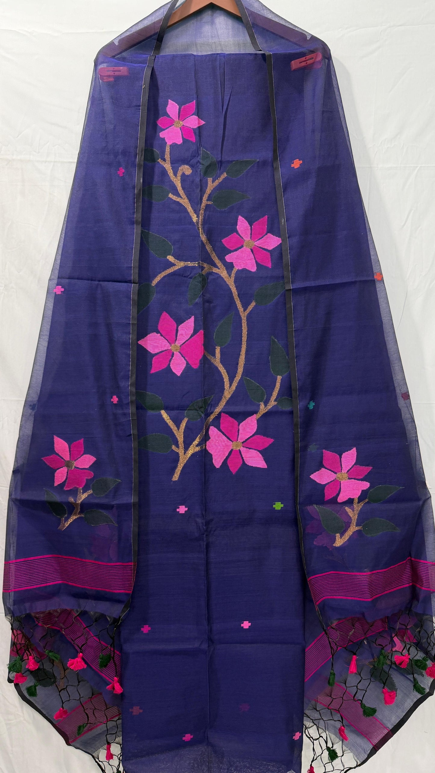 Rihyaaz Muslin Jamdani suit with handwoven detailing, 2.5 meter top and 2.5 meter tassel-finished dupatta.