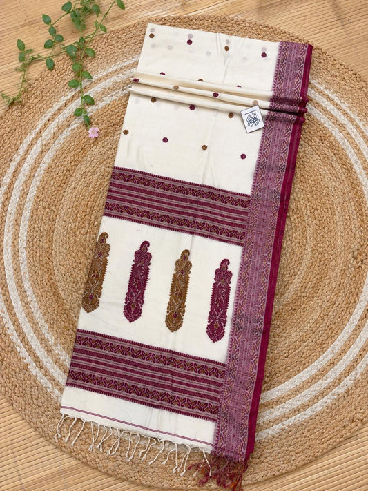 Authentic Off-white premium quality handloom Cotton Khadi Jamdani saree by Rihyaaz with unique traditional woven detailing and running blouse piece.