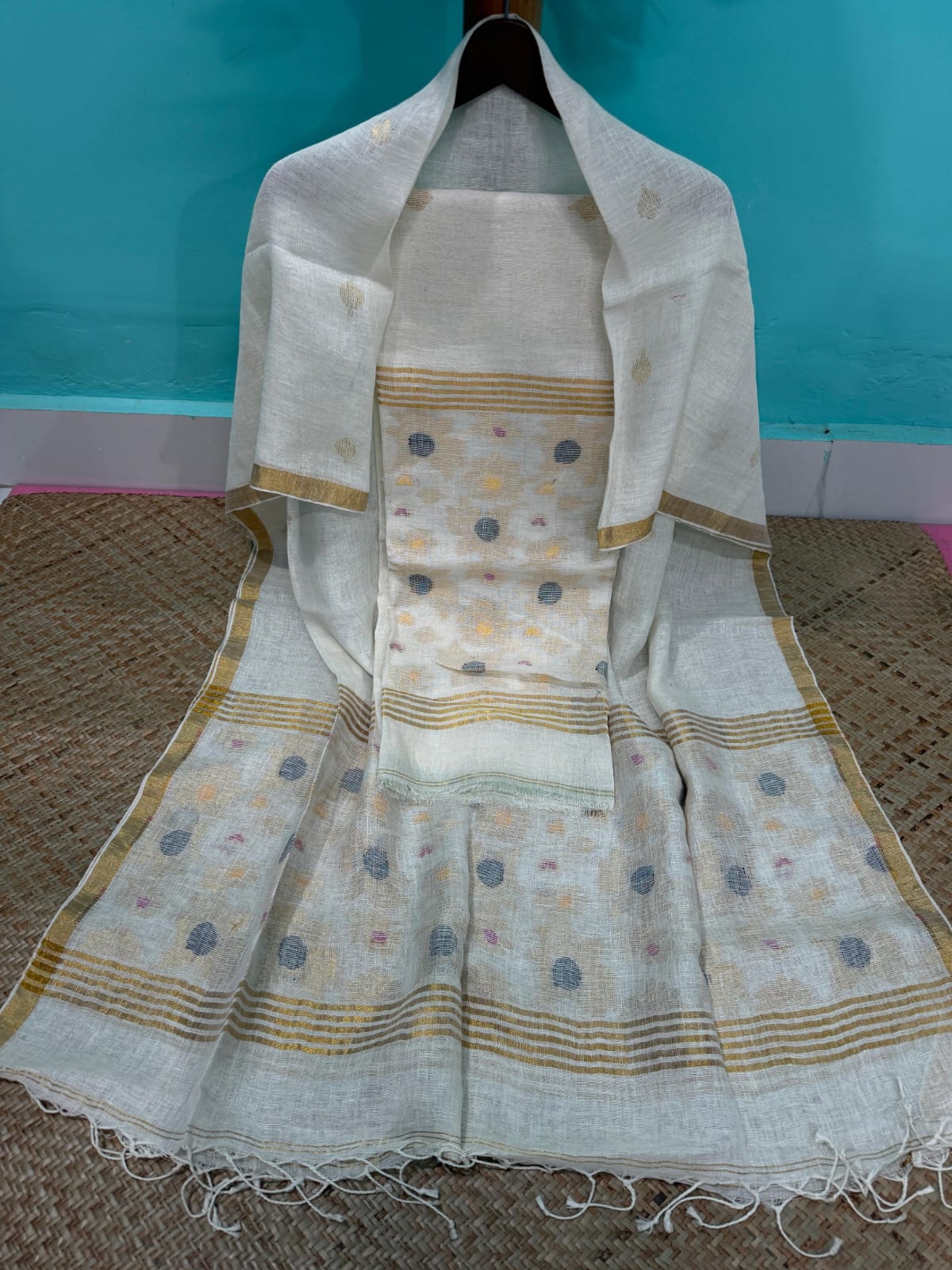 Floret linen floral weaved Jamdani suit set by Rihyaaz