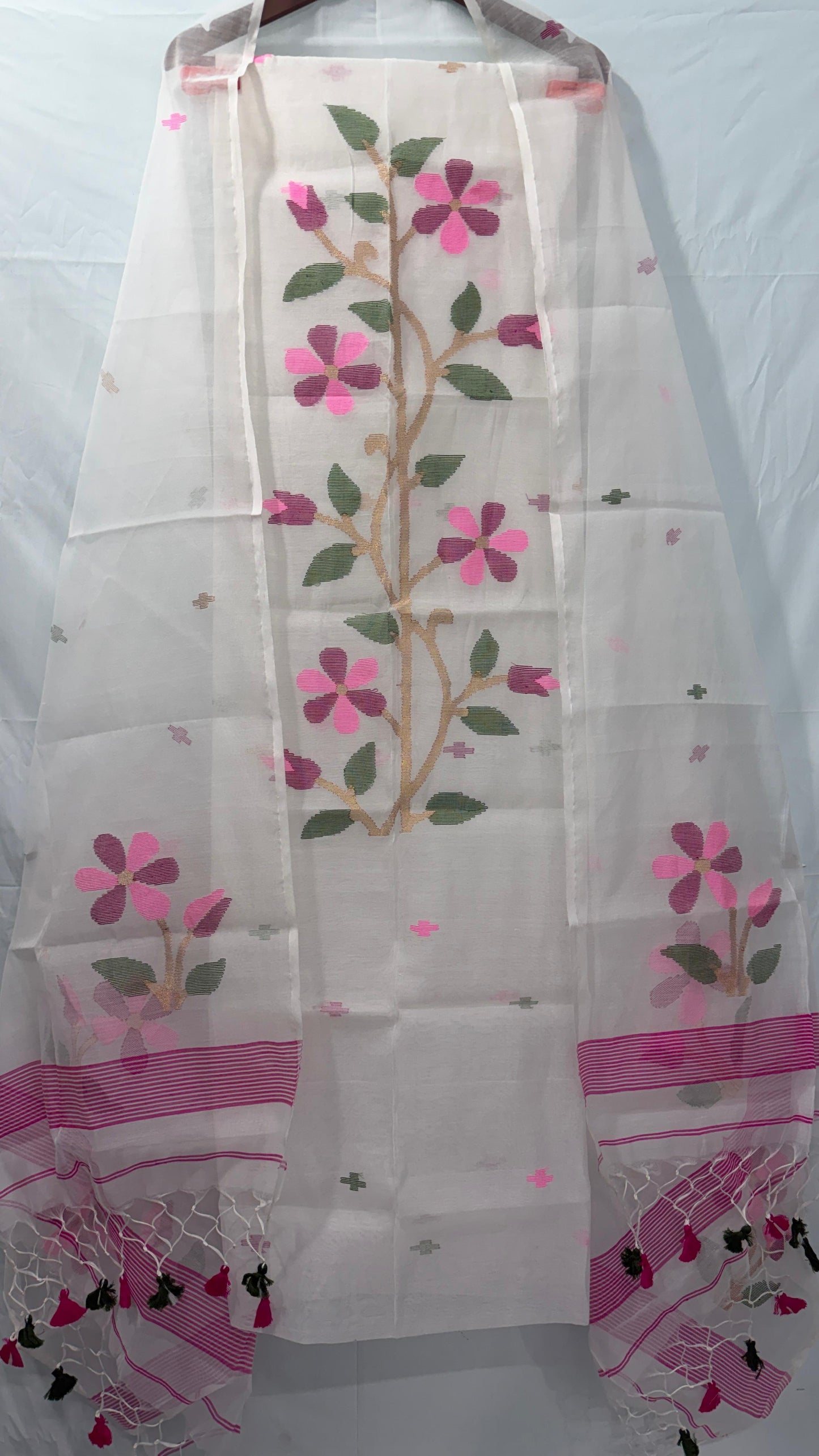 Rihyaaz Muslin Jamdani suit with handwoven detailing, 2.5 meter top and 2.5 meter tassel-finished dupatta.