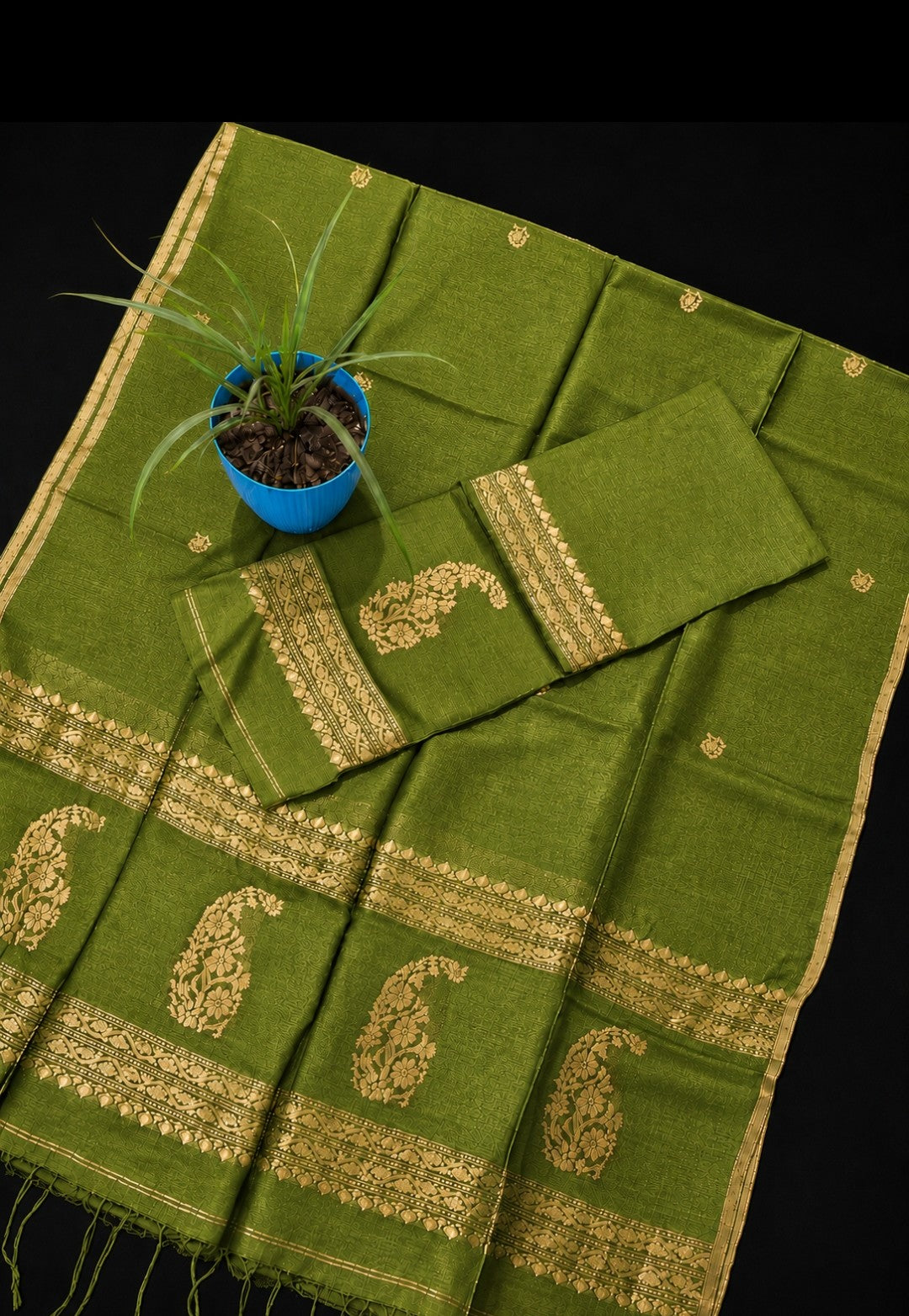 Mahira Silk Linen Kadhuwa Banarasi Weaving Suit by Rihyaaz featuring luxurious traditional Banarasi weaving, premium silk linen fabric, elegant ethnic wear for weddings, festive occasions, and celebrations.