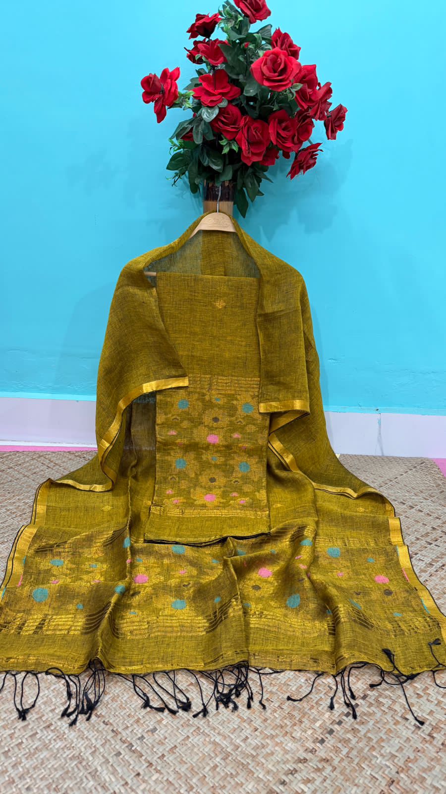 Floret linen floral weaved Jamdani suit set by Rihyaaz