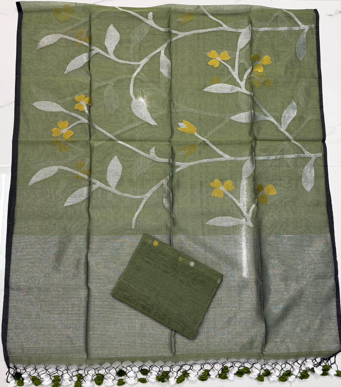 Rihyaaz Muslin Jamdani suit with handwoven detailing, 2.5 meter top and 2.5 meter tassel-finished jal work dupatta.