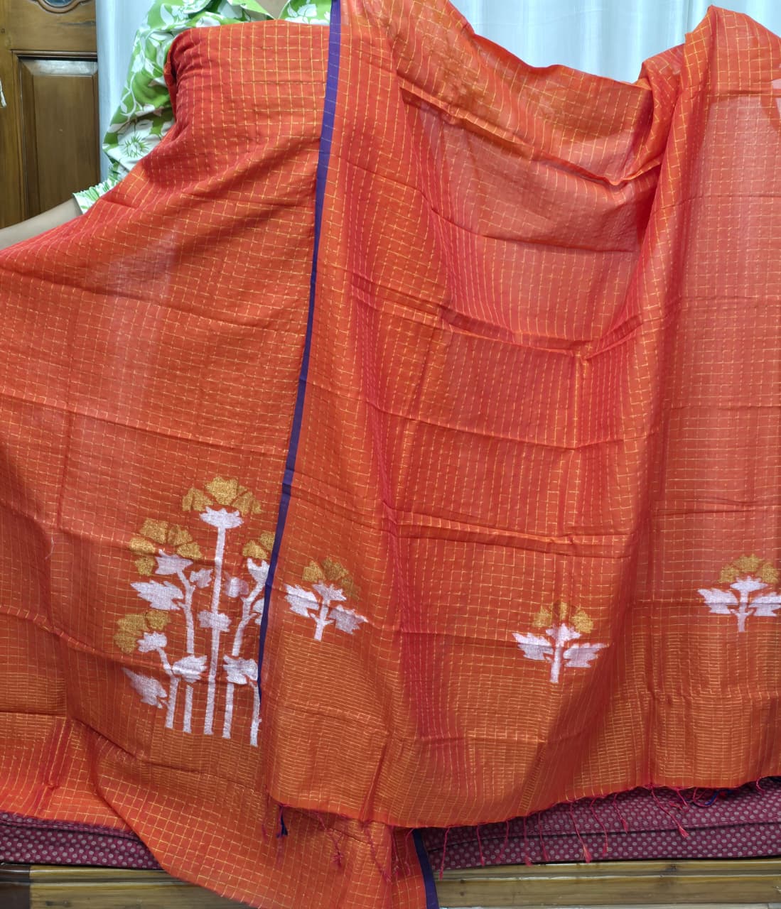 Tora – Mul Cotton Dual Zari Woven Jamdani Suit with handwoven elegant dual zari floral motif detailing on soft, lightweight cotton fabric. A handwoven elegance by Rihyaaz.