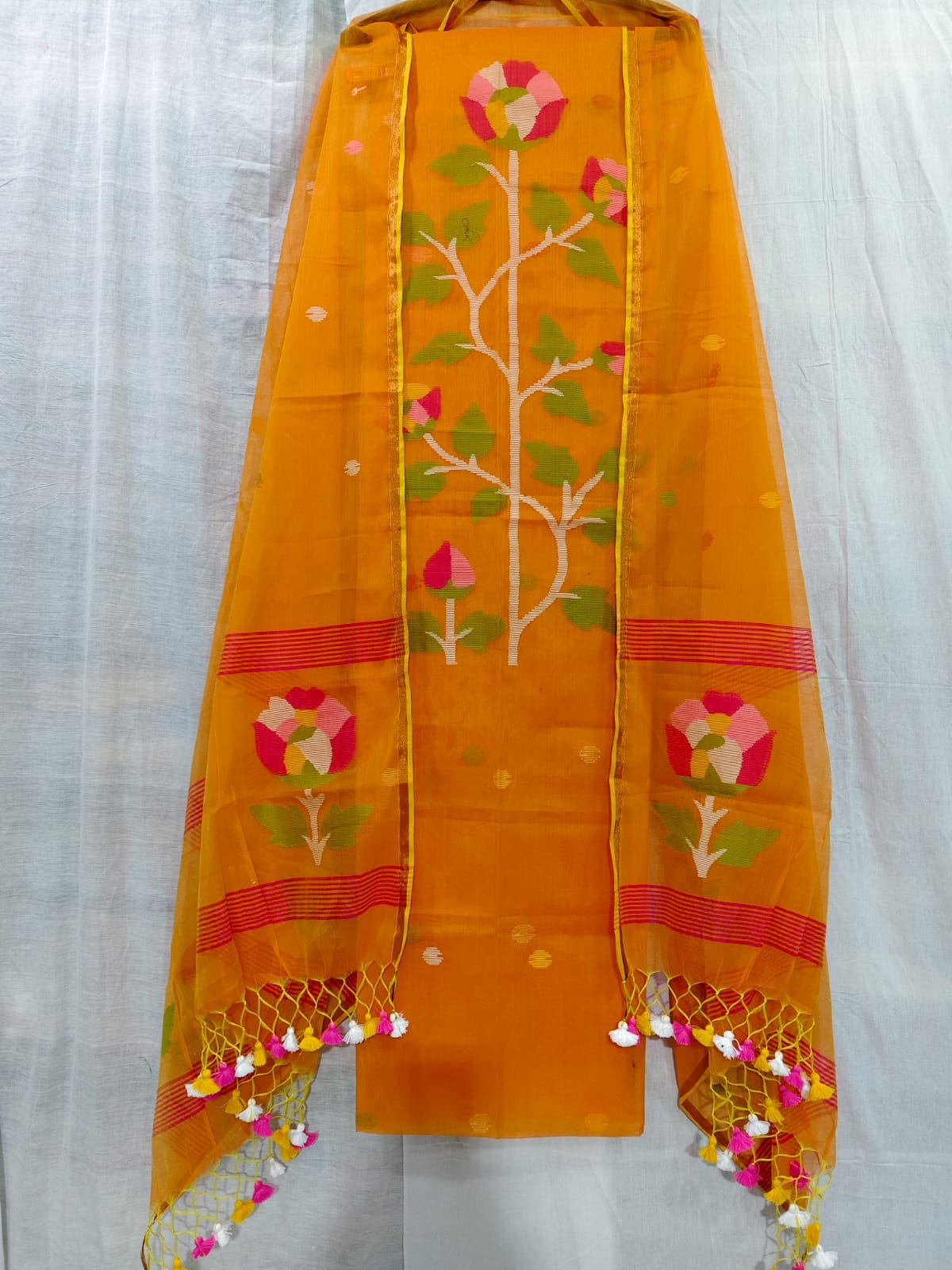 Petunia needle-woven Jamdani Muslin suit set by Rihyaaz, featuring a 2.5-meter top and 2.5-meter dupatta with elegant tassel detailing, showcasing traditional handloom craftsmanship and timeless ethnic style.