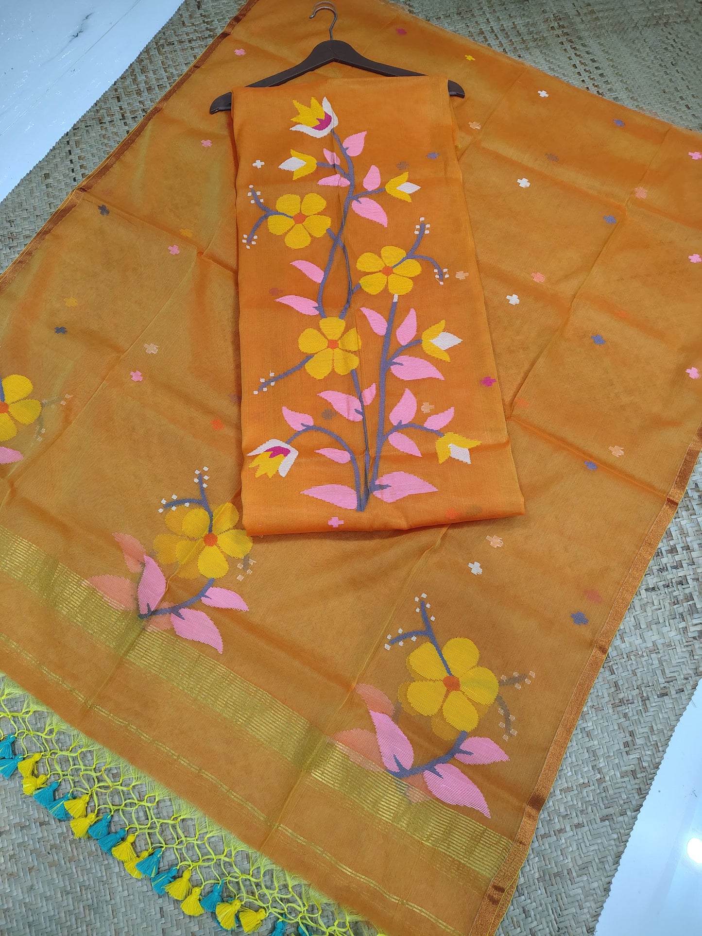 Joba Maslin Jamdani handwoven suit with 2.5-meter top and 2.5-meter tassel-finished dupatta by Rihyaaz.