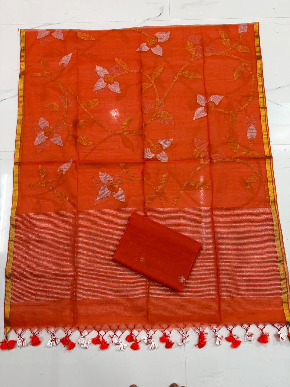 Rihyaaz Muslin Jamdani suit with handwoven detailing, 2.5 meter top and 2.5 meter tassel-finished jal work dupatta.