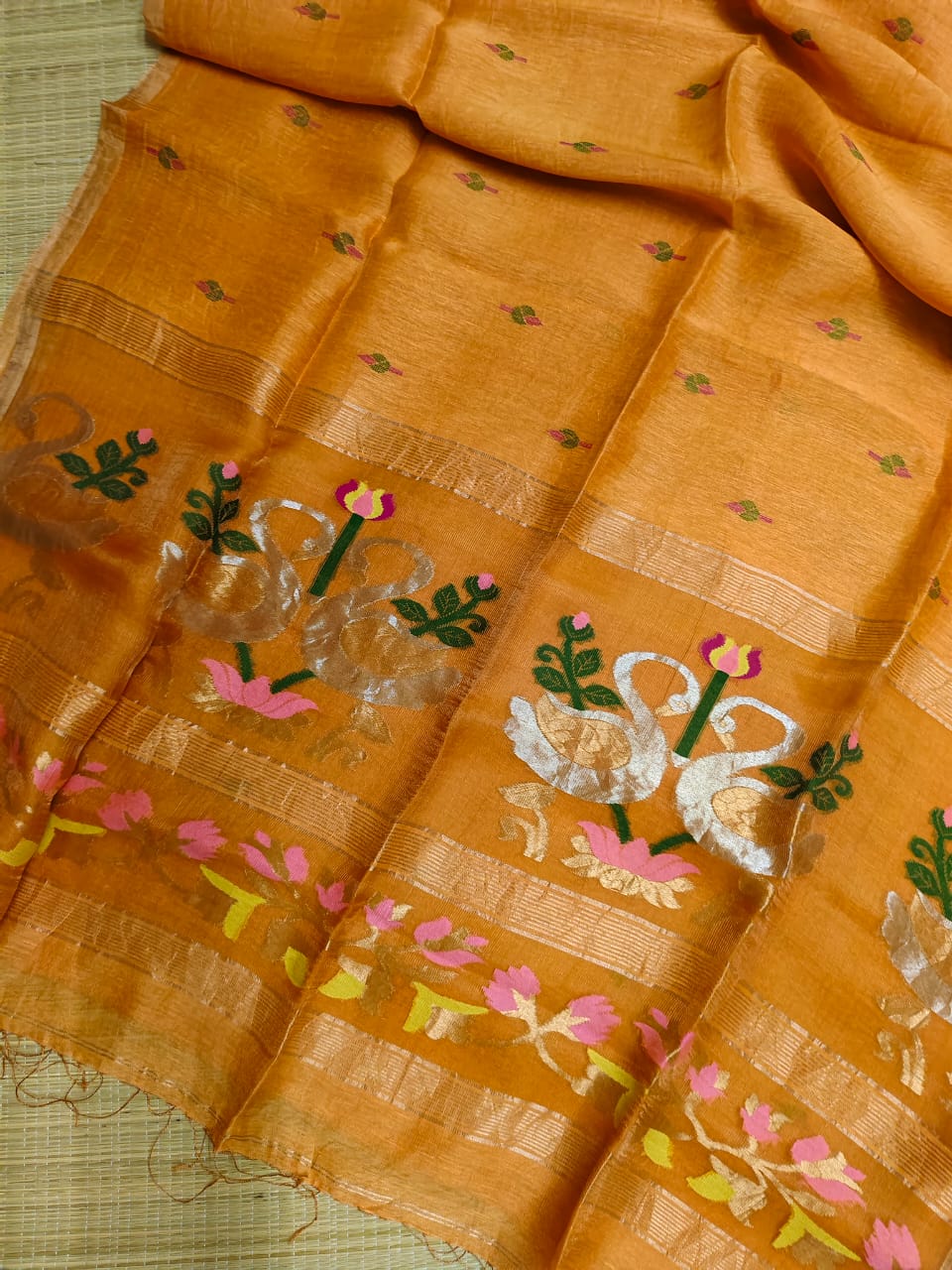 Batakh Silk Tissue Linen Saree by Rihyaaz – a luxurious handwoven saree blending silk tissue elegance with timeless Indian craftsmanship. Perfect for festive and occasion wear.